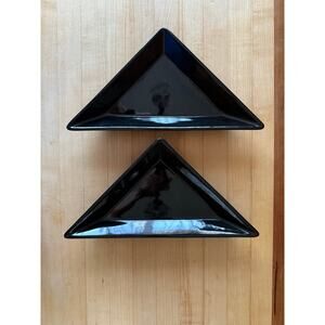 Pampered Chef Simple Additions Black Triangle Plates Set of 2